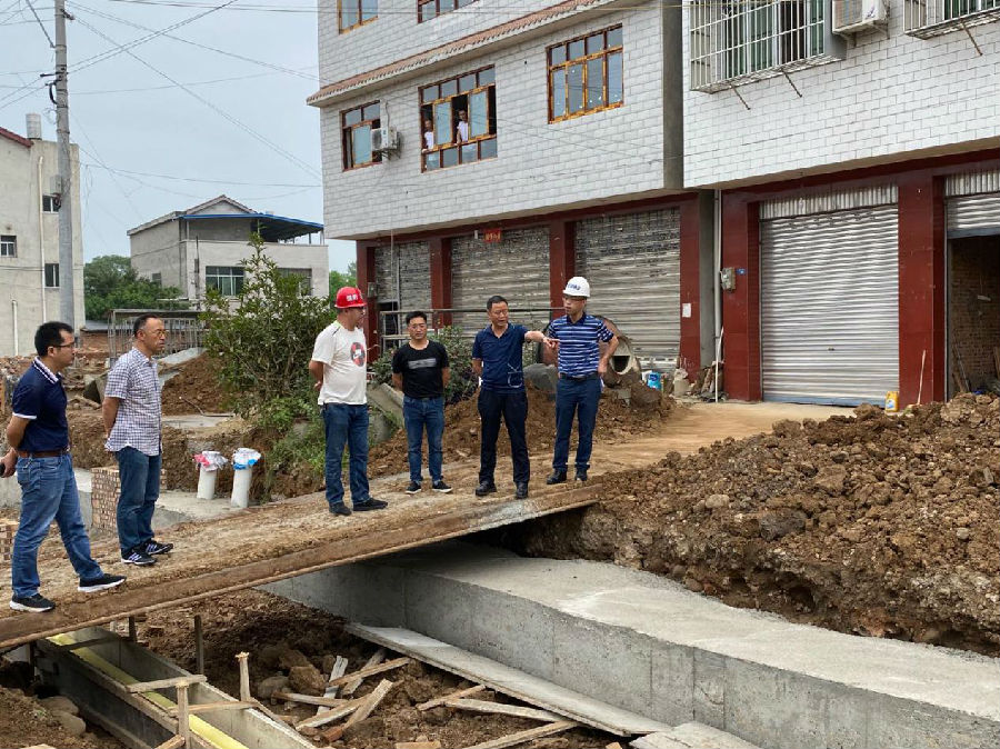 梓潼縣委書(shū)記周琳調(diào)研S209線梓潼縣城至江油河口段改建工程1.jpg 39664a5908e658cdb5b23341418096cf.jpg