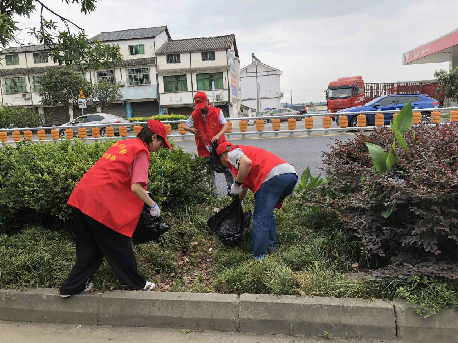 路橋公司開展“六.五”世界環(huán)境日志愿服務(wù)活動(dòng)2.jpg 79cab9756042be6c6140384412ca23ab.jpg