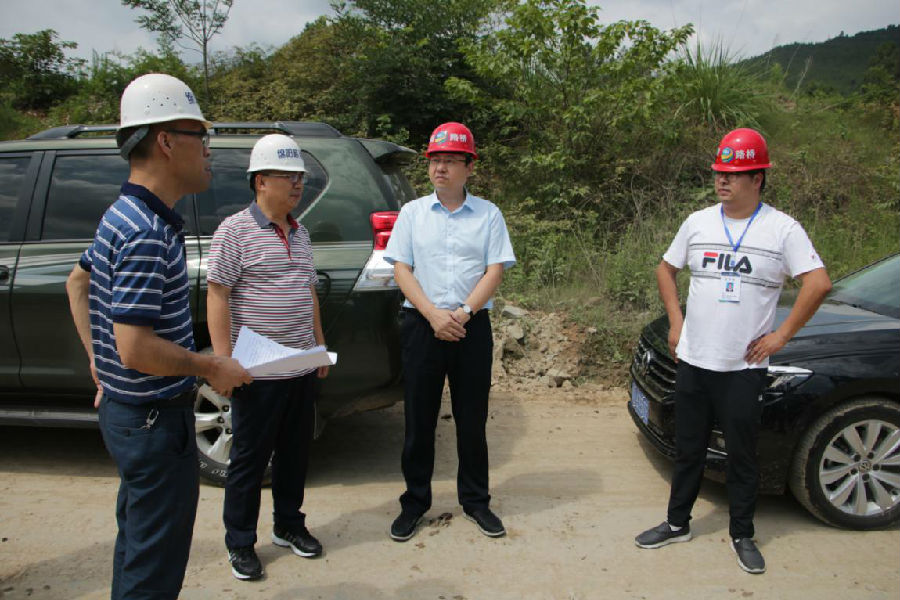 梓潼縣政協(xié)主席敬友忠調研S209線梓潼縣城至江油河口段改建工程項目建設工作1.jpg 952da4aed8f983f8ae093b9794e02fd4.jpg