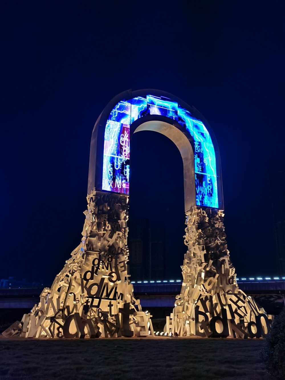 吸引(照片)_副本.jpg 吸引(照片)_副本.jpg